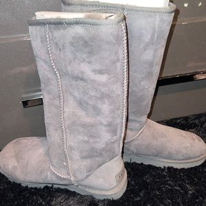 Woman’s never worn tall UGGs